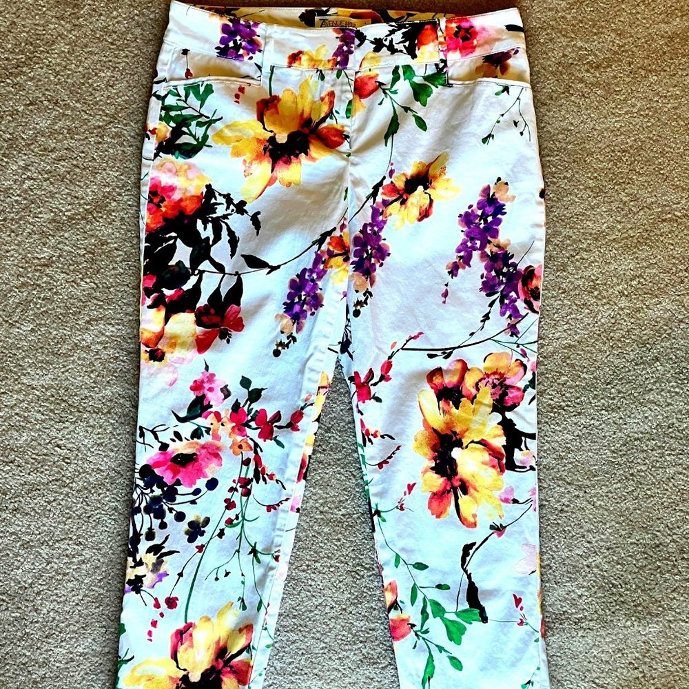 7th Ave Design Studio Floral Capri Pants Size 4